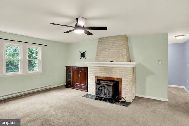 4365 N TWIN VALLEY RD, Morgantown, PA 19543
