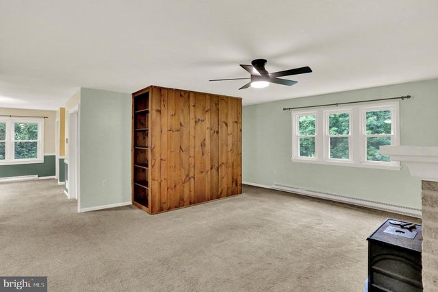 4365 N TWIN VALLEY RD, Morgantown, PA 19543