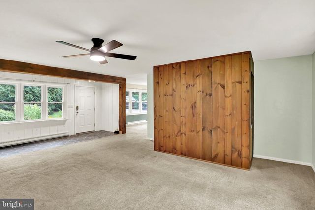 4365 N TWIN VALLEY RD, Morgantown, PA 19543