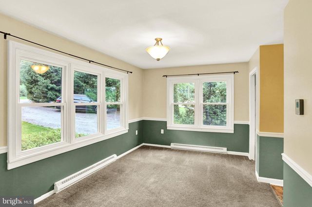 4365 N TWIN VALLEY RD, Morgantown, PA 19543