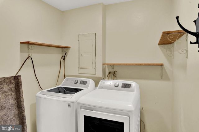 4365 N TWIN VALLEY RD, Morgantown, PA 19543