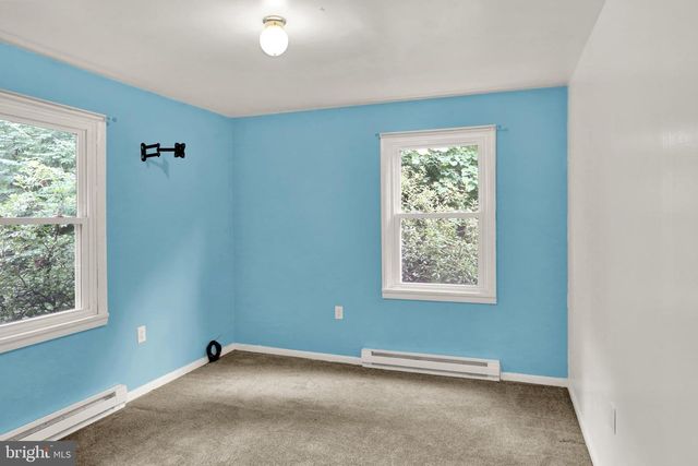 4365 N TWIN VALLEY RD, Morgantown, PA 19543