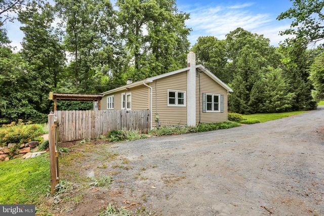4365 N TWIN VALLEY RD, Morgantown, PA 19543