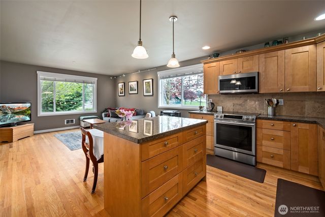 100 Wilkes Street NW, Coupeville, WA 98239
