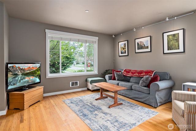 100 Wilkes Street NW, Coupeville, WA 98239