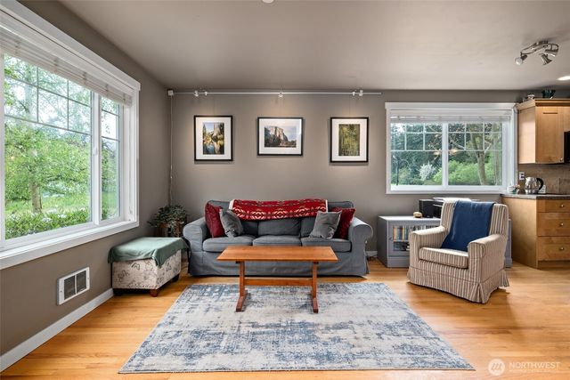 100 Wilkes Street NW, Coupeville, WA 98239