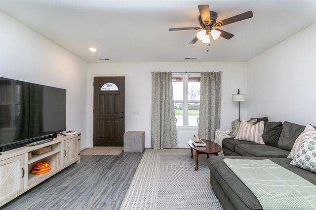 511 E SOUTHGATE ST, Centralia, MO 65240