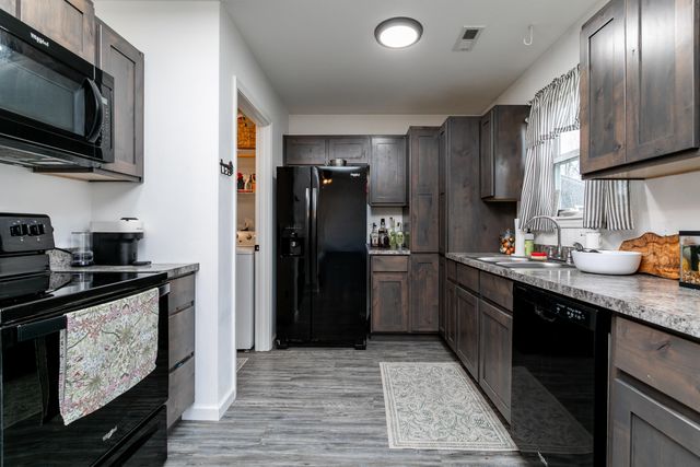 511 E SOUTHGATE ST, Centralia, MO 65240