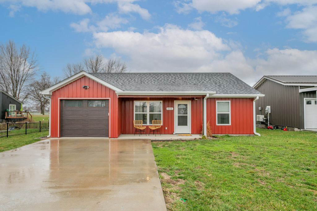 511 E SOUTHGATE ST, Centralia, MO 65240