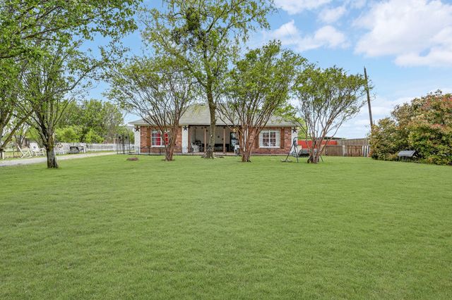 2070 CR 377, Van Alstyne, TX 75495