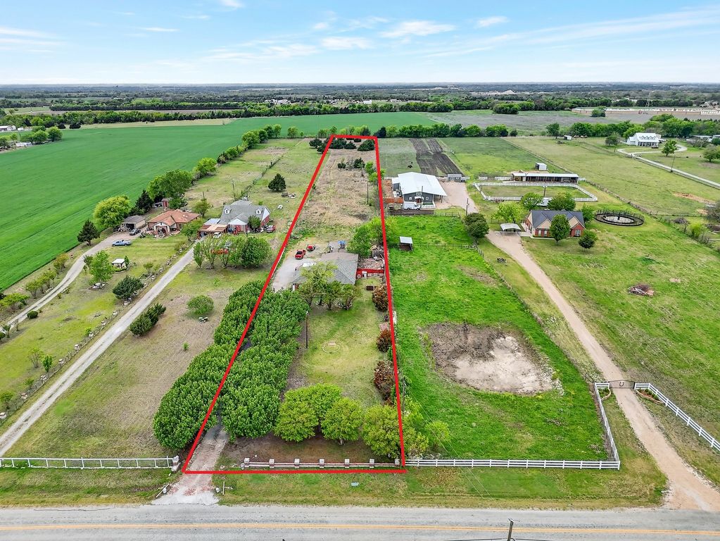 2070 CR 377, Van Alstyne, TX 75495