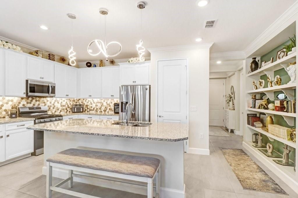 Image 13 of property listing at 5425 WISHING ARCH DRIVE, Apollo Beach, FL 33572