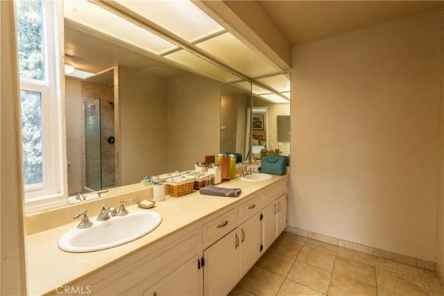 910 E Glendale, Orange, CA 92865