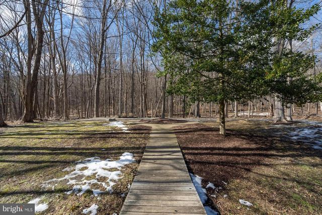 85 BLUEBIRD LN, Berkeley Springs, WV 25411