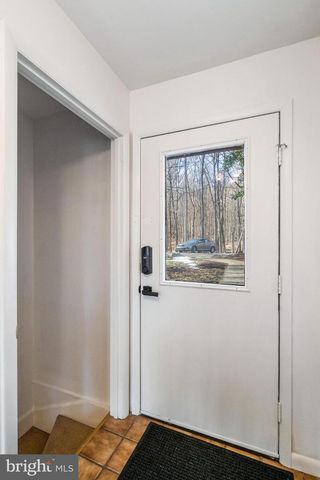 85 BLUEBIRD LN, Berkeley Springs, WV 25411