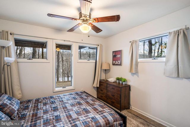85 BLUEBIRD LN, Berkeley Springs, WV 25411