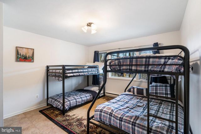 85 BLUEBIRD LN, Berkeley Springs, WV 25411