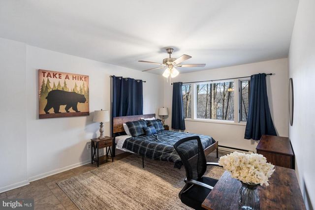 85 BLUEBIRD LN, Berkeley Springs, WV 25411