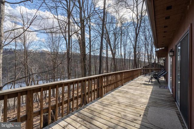 85 BLUEBIRD LN, Berkeley Springs, WV 25411