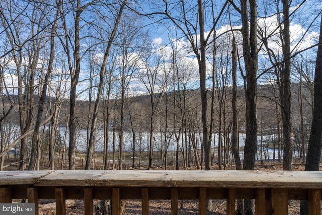 85 BLUEBIRD LN, Berkeley Springs, WV 25411