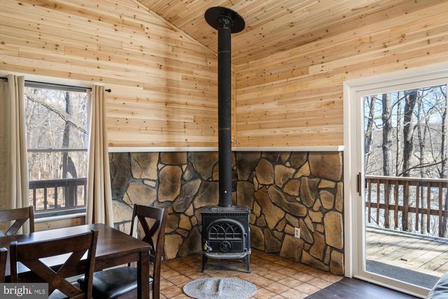 85 BLUEBIRD LN, Berkeley Springs, WV 25411