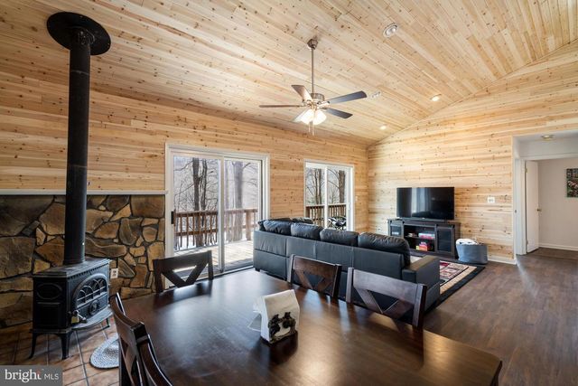 85 BLUEBIRD LN, Berkeley Springs, WV 25411