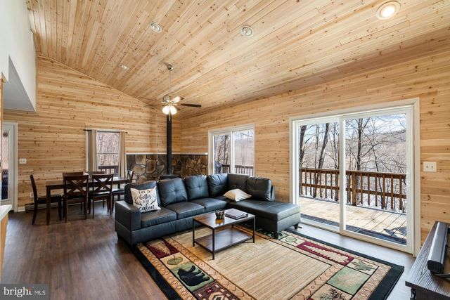 85 BLUEBIRD LN, Berkeley Springs, WV 25411