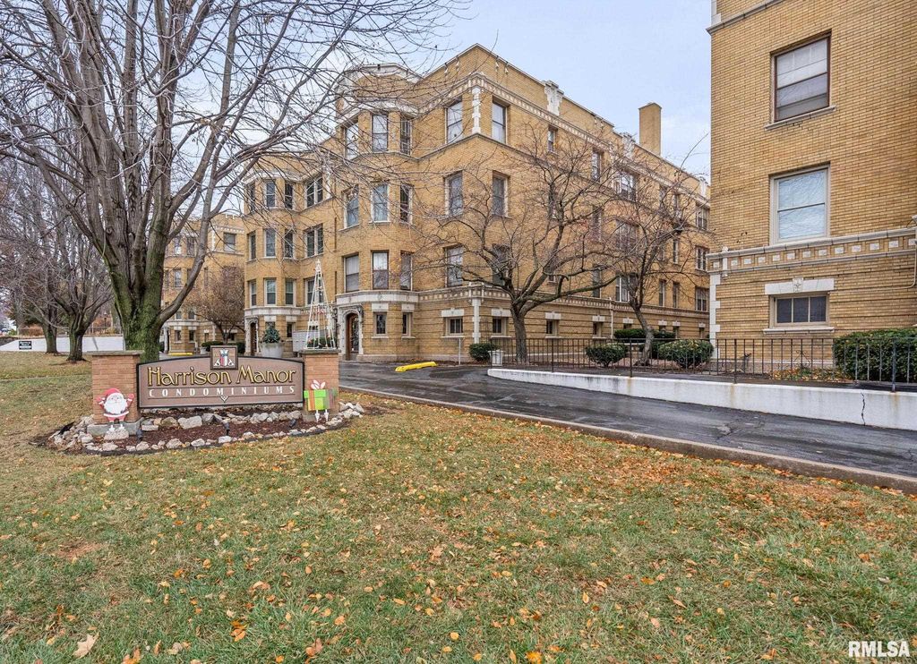 2506 N Harrison St Apt E2, Davenport, IA 52803