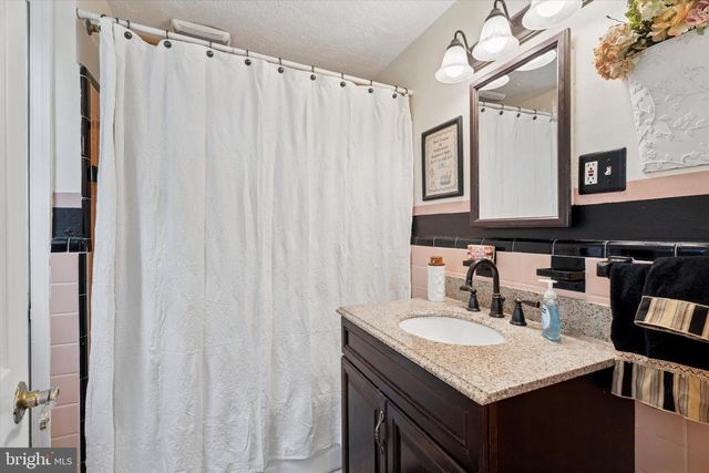 2530 WOODLEIGH RD, Havertown, PA 19083
