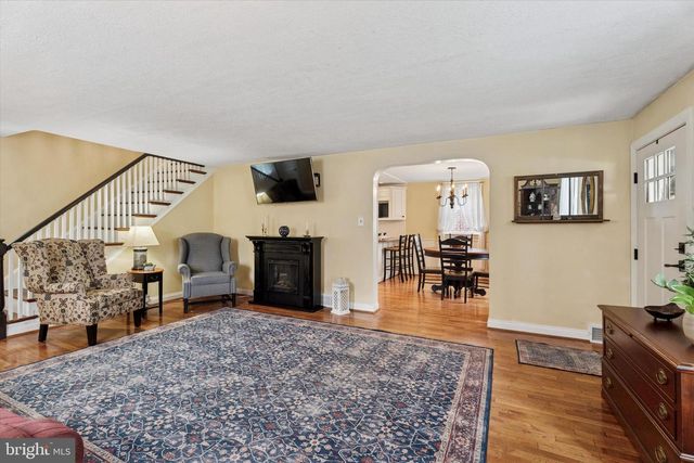 2530 WOODLEIGH RD, Havertown, PA 19083
