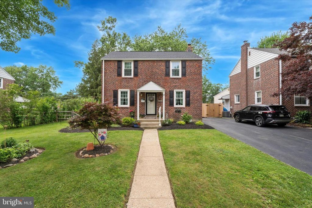 2530 WOODLEIGH RD, Havertown, PA 19083
