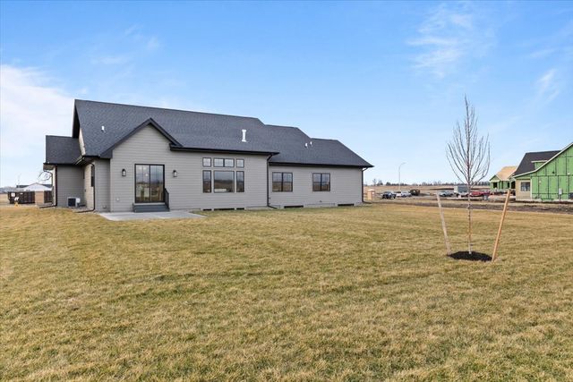 1915 NE Pond View Court, Ankeny, IA 50021