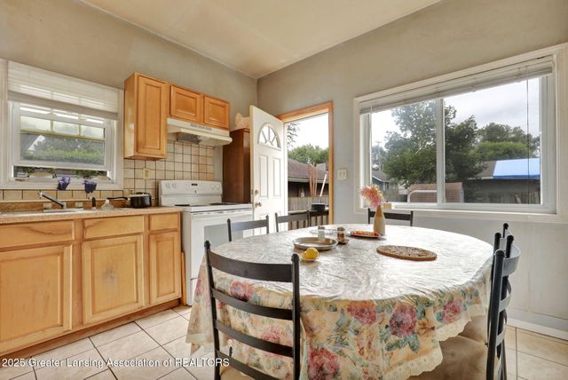 435 N Magnolia Avenue, Lansing, MI 48912