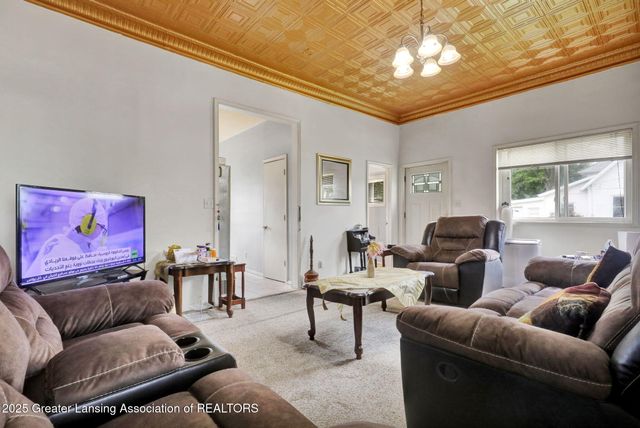 435 N Magnolia Avenue, Lansing, MI 48912