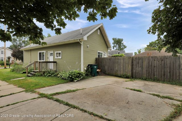435 N Magnolia Avenue, Lansing, MI 48912
