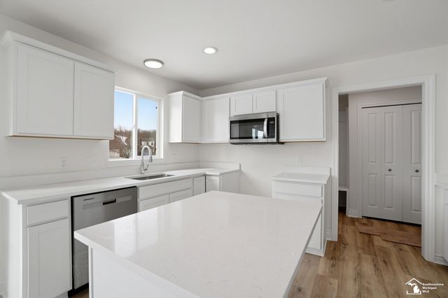 4150 Swan Ridge Lane, Newport, MI 48166