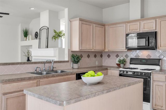 3215 Stratford Pointe Drive, Sugar Land, TX 77498