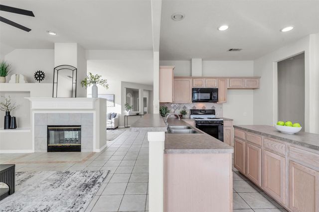 3215 Stratford Pointe Drive, Sugar Land, TX 77498