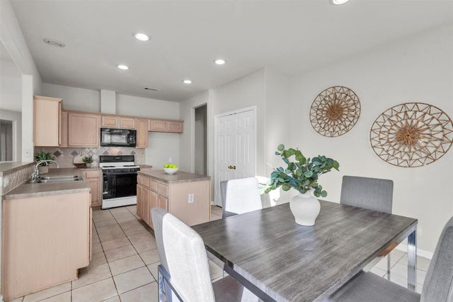 3215 Stratford Pointe Drive, Sugar Land, TX 77498