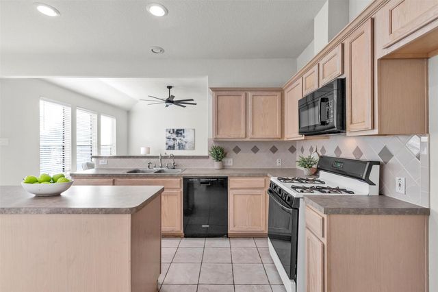 3215 Stratford Pointe Drive, Sugar Land, TX 77498