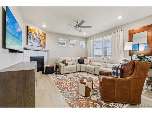 8887 Falcon St, Longmont, CO 80504