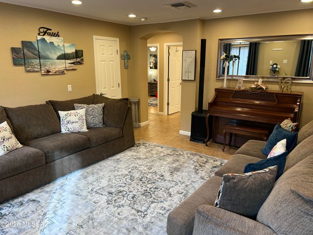 1655 W Sauvignon Drive, Tucson, AZ 85746