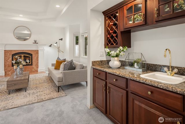 8550 NE 28th Street, Hunts Point, WA 98004