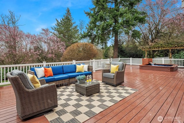 8550 NE 28th Street, Hunts Point, WA 98004