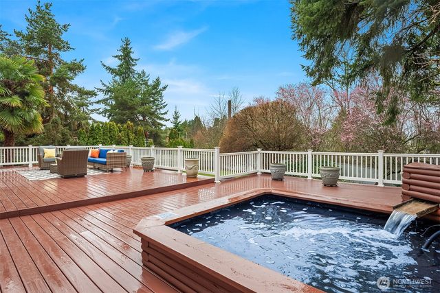 8550 NE 28th Street, Hunts Point, WA 98004