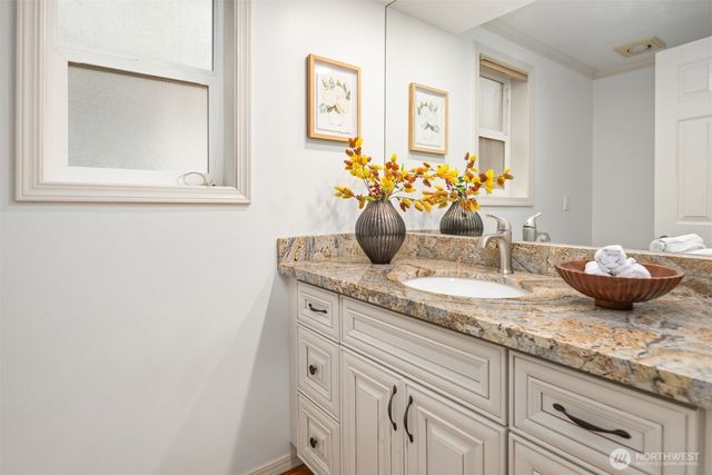 8550 NE 28th Street, Hunts Point, WA 98004