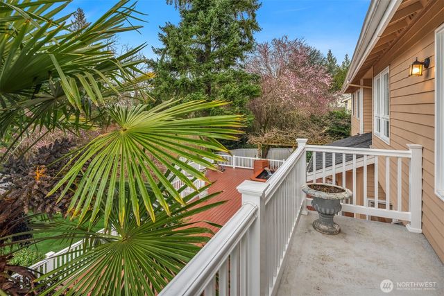 8550 NE 28th Street, Hunts Point, WA 98004