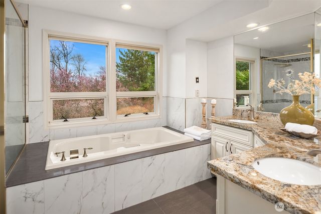 8550 NE 28th Street, Hunts Point, WA 98004