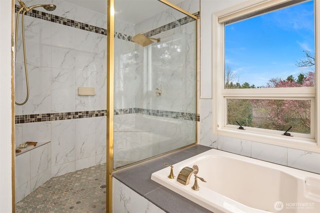 8550 NE 28th Street, Hunts Point, WA 98004