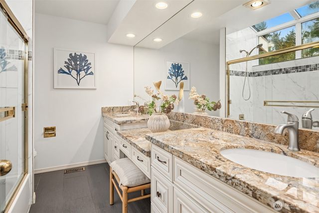 8550 NE 28th Street, Hunts Point, WA 98004